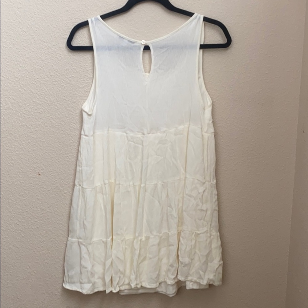 Beautiful Dress - Picture 6 of 7